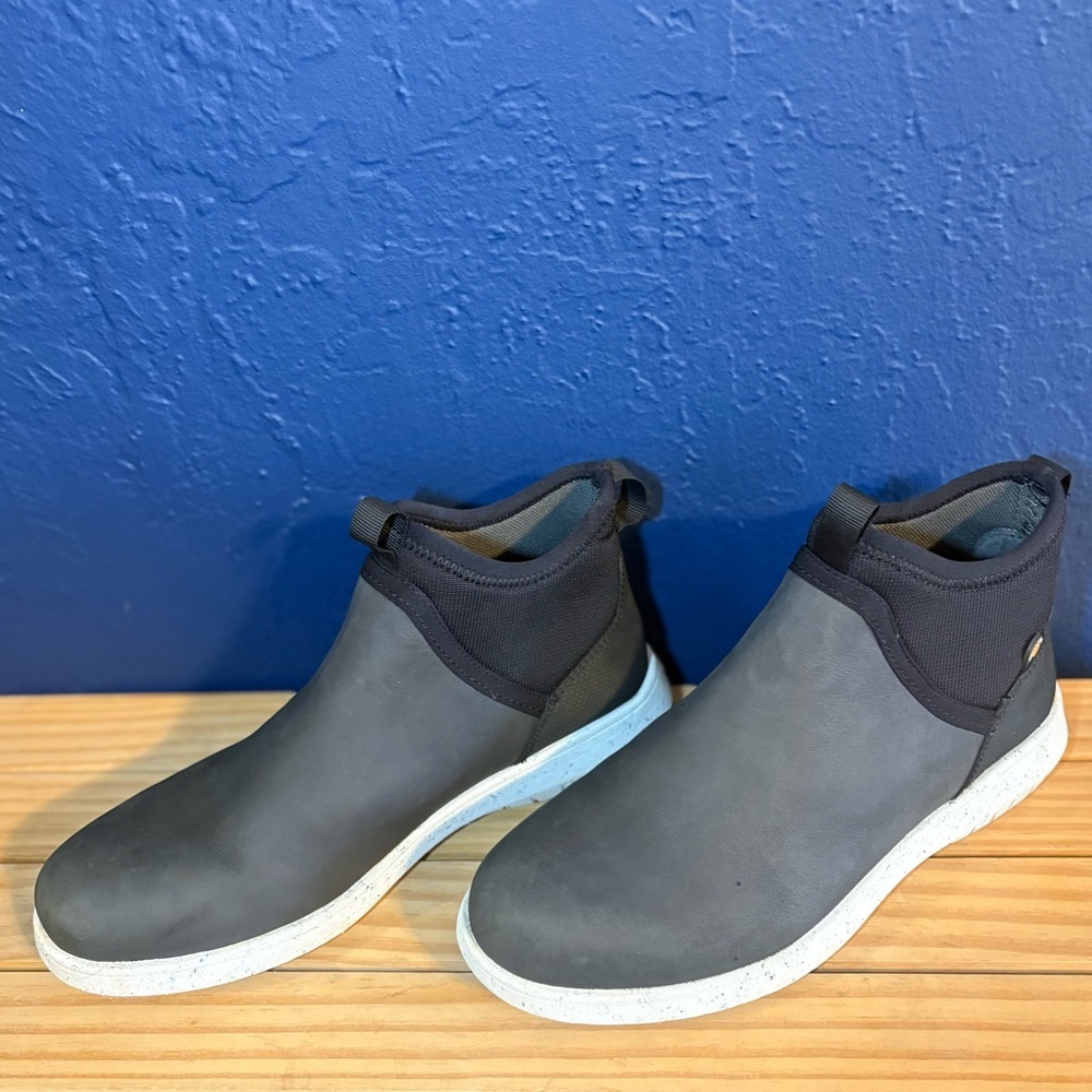 Bogs Women's Juniper Chelsea Snow Rain Boot Black Leather Waterproof Size 6.5 - Picture 3 of 7